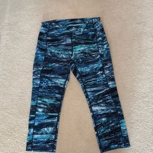 BLUE LULULEMON CAPRIS